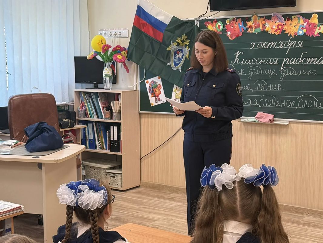 Офицер СК России провел занятие ученикам профильного кадетского класса ведомства Офицер СК России провел занятие ученикам профильного кадетского класса ведомства