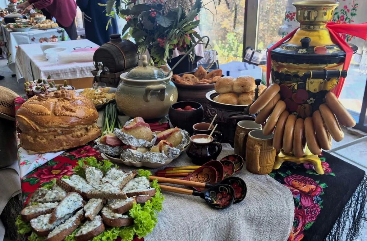 Праздник, где пахнет домом и историей: в Ивановском округе прошёл фестиваль борща Праздник, где пахнет домом и историей: в Ивановском округе прошёл фестиваль борща