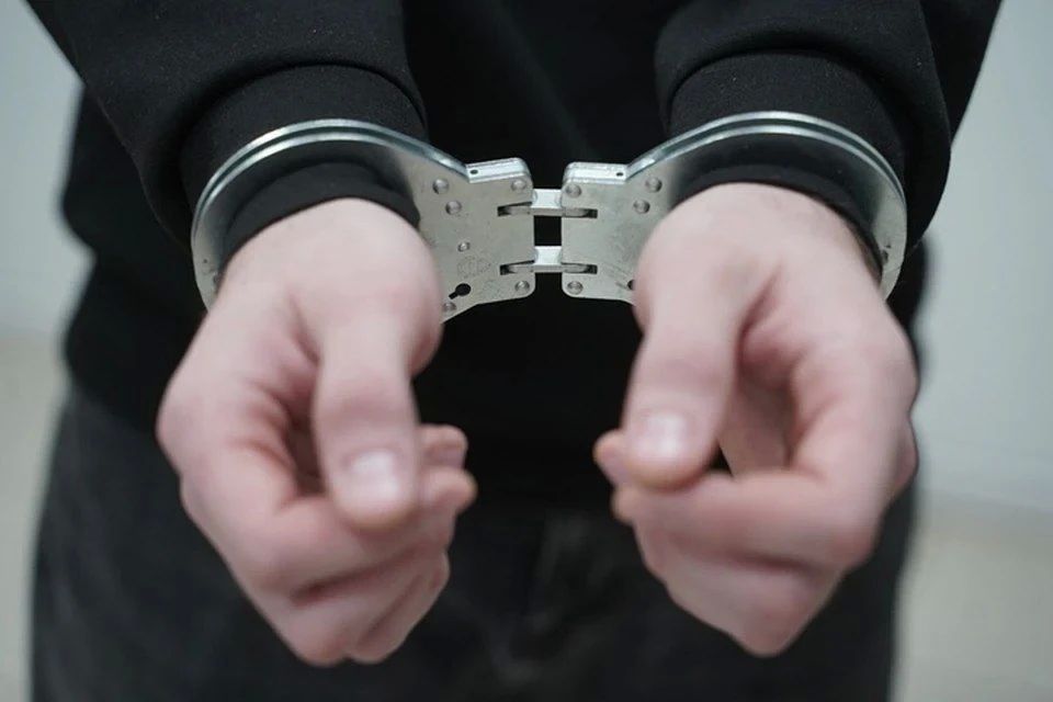 В Геническе рецидивист обокрал 71-летнего пенсионера прямо во дворе дома