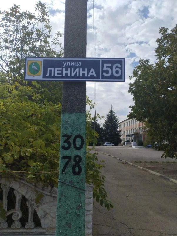В пгт. Чаплинка начаты работы по замене адресных указателей В пгт. Чаплинка начаты работы по замене адресных указателей