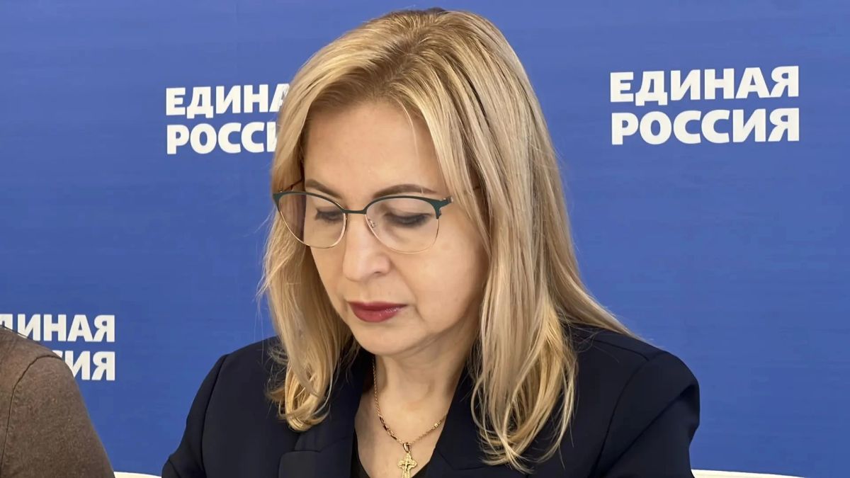 Елена Дмитрук помогает жителям области разобраться в вопросах жилья и пенсионных выплат Елена Дмитрук помогает жителям области разобраться в вопросах жилья и пенсионных выплат