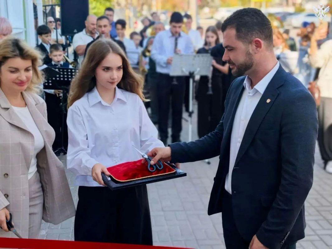 В Геническе после капитального ремонта открыли детскую школу искусств В Геническе после капитального ремонта открыли детскую школу искусств