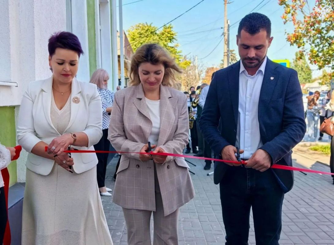 В Геническе после капитального ремонта открыли детскую школу искусств В Геническе после капитального ремонта открыли детскую школу искусств