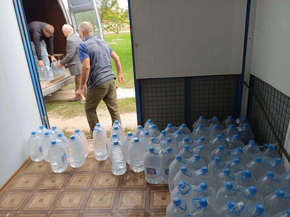 Жителям Ульяновки в Херсонской области доставили 600 литров воды