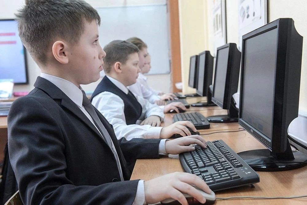 Курс по искусственному интеллекту и информационной безопасности станет обязательным в школах с 2027 года
