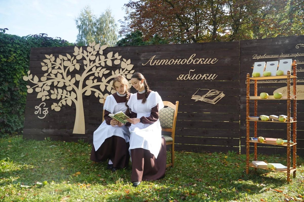 Ирина Волк: Сегодня в рубрике «История с географией» — Липецкая область: фестиваль «Антоновские яблоки» в старинном Ельце, который недавно отметил своё 880летие Ирина Волк: Сегодня в рубрике «История с географией» — Липецкая область: фестиваль «Антоновские яблоки» в старинном Ельце, который недавно отметил своё 880летие