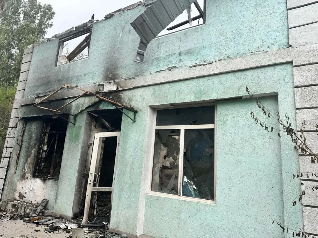 Украинский беспилотник атаковал административное здание Гладковского лесничества Украинский беспилотник атаковал административное здание Гладковского лесничества