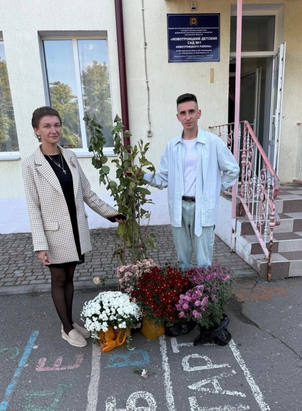 Розы, плодовые деревья и немного осенних красок