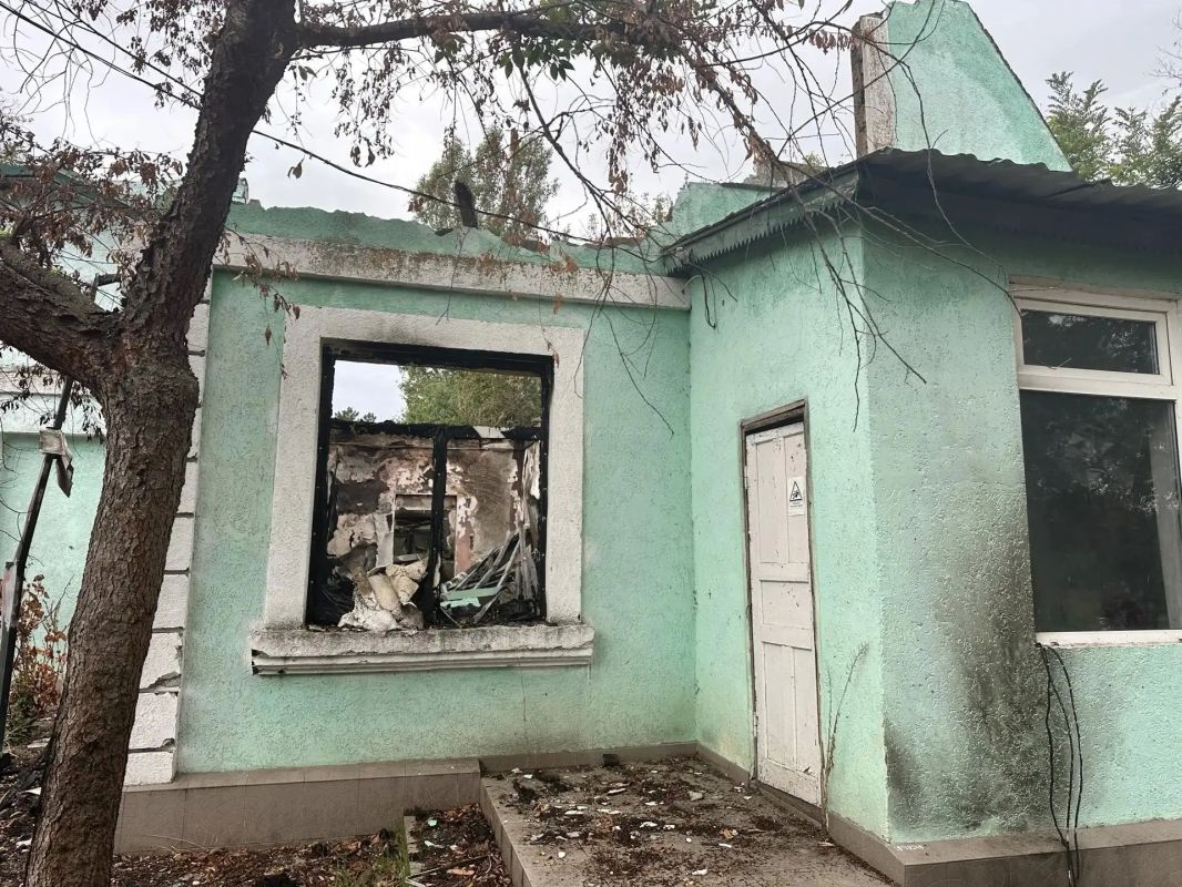 Удар ВСУ разрушил здание лесничества, но лесники продолжают заботиться о лесах Удар ВСУ разрушил здание лесничества, но лесники продолжают заботиться о лесах