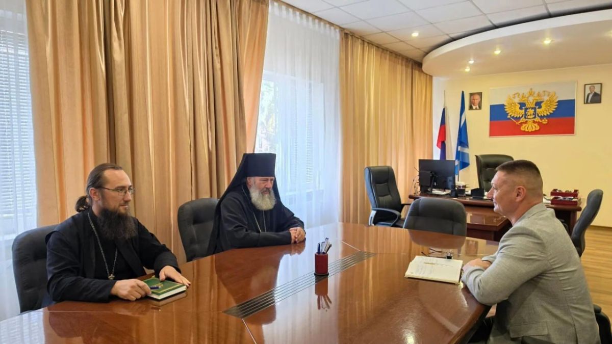 В администрации Скадовского округа состоялась встреча епископа Скадовского и Алешкинского Иосифа с Главой администрации Александром Дудкой В администрации Скадовского округа состоялась встреча епископа Скадовского и Алешкинского Иосифа с Главой администрации Александром Дудкой