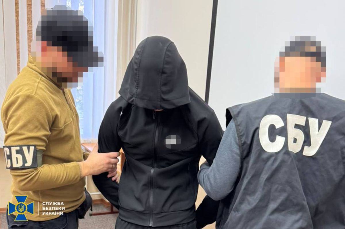 В Николаеве СБУ задержала двух парней, регистрировавших терминалы Старлинк для нужд ВС РФ