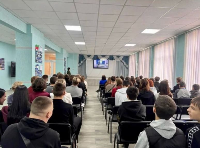 Офицер СК России провела лекцию в Нижнесерогозской школе по противодействию экстремизму и терроризму