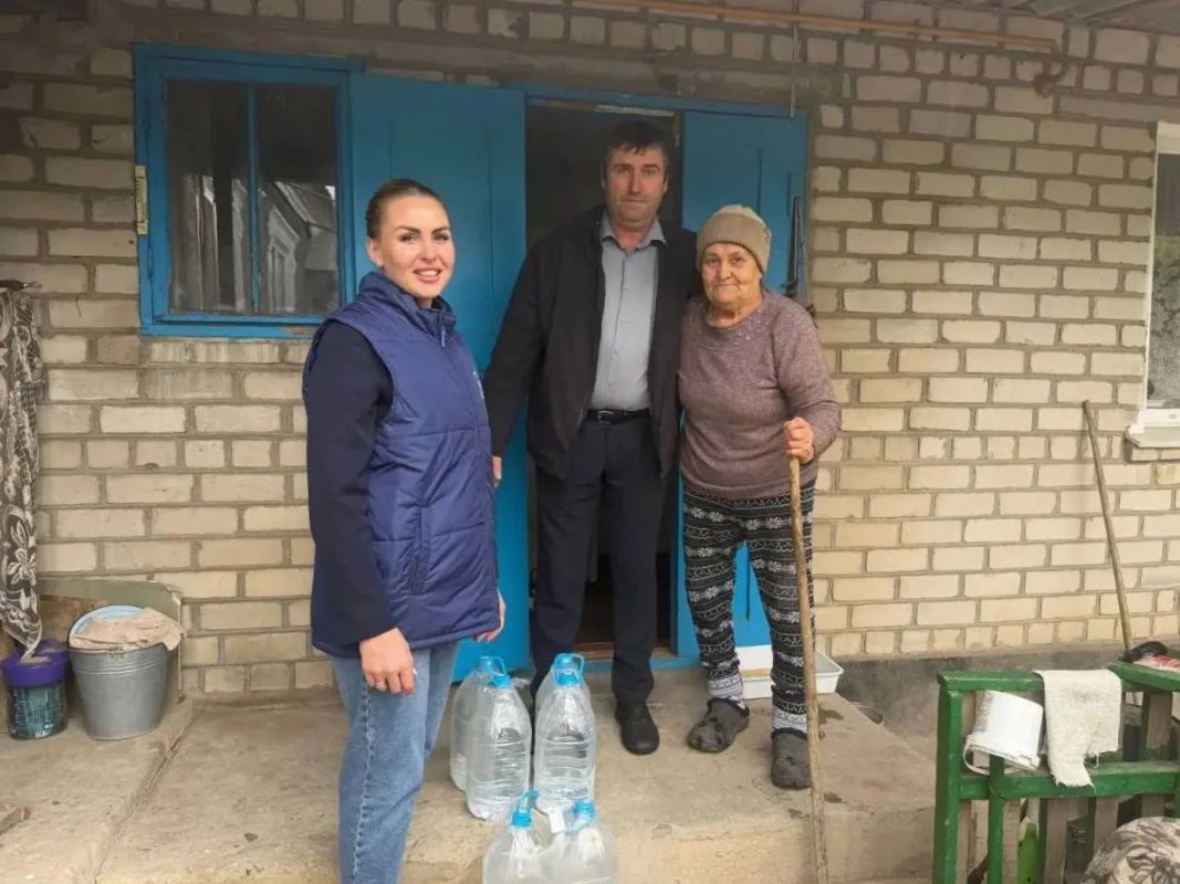 Жителям Приморского адресно доставили питьевую воду при содействии сенатора от Херсонской области Игоря Кастюкевича