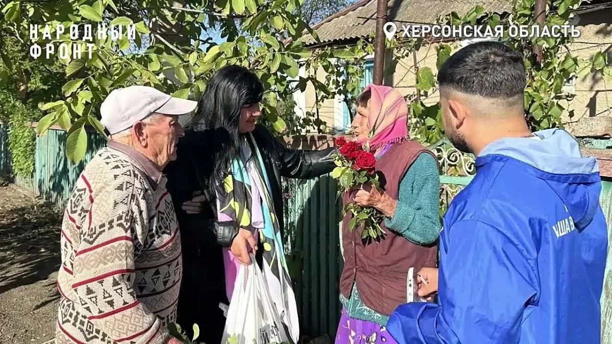«Пусть добро к вам вернется сторицей»: старикам Херсонщины передали помощь от Народного фронта