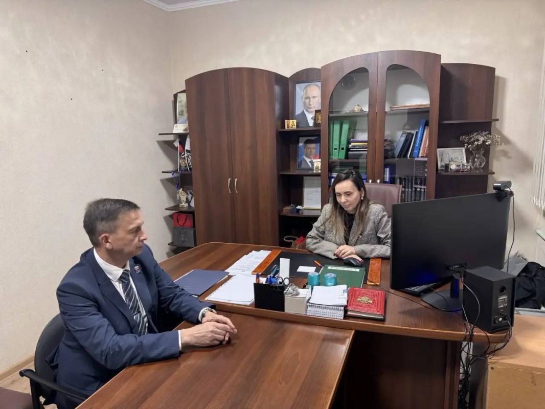 Первый заместитель Губернатора Херсонской области Павел Валерьевич Шувалкин и Старший вожатый «Движения Первых» Херсонской области Евгения Ястреб посетили Новую Каховку с рабочим визитом Первый заместитель Губернатора Херсонской области Павел Валерьевич Шувалкин и Старший вожатый «Движения Первых» Херсонской области Евгения Ястреб посетили Новую Каховку с рабочим визитом