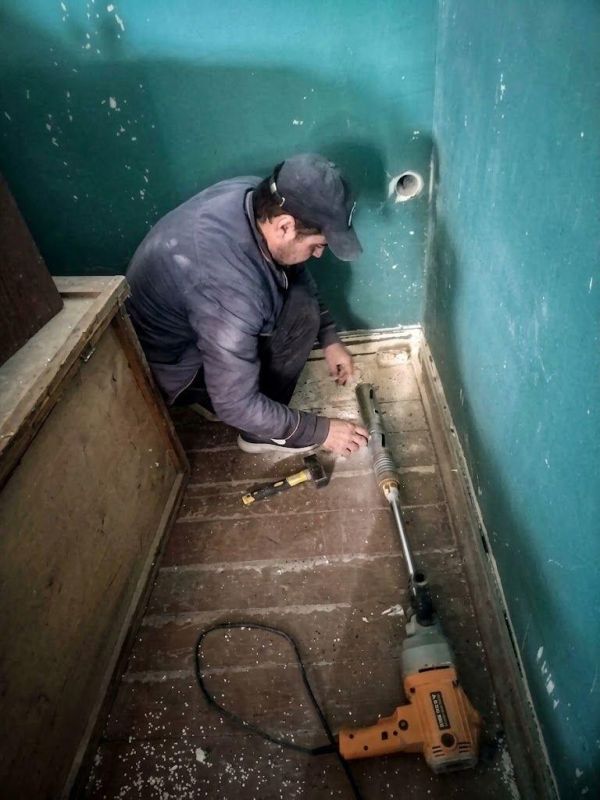 Специалисты из Адыгеи готовят к монтажу систему отопления в Доме культуры села Петровка Специалисты из Адыгеи готовят к монтажу систему отопления в Доме культуры села Петровка