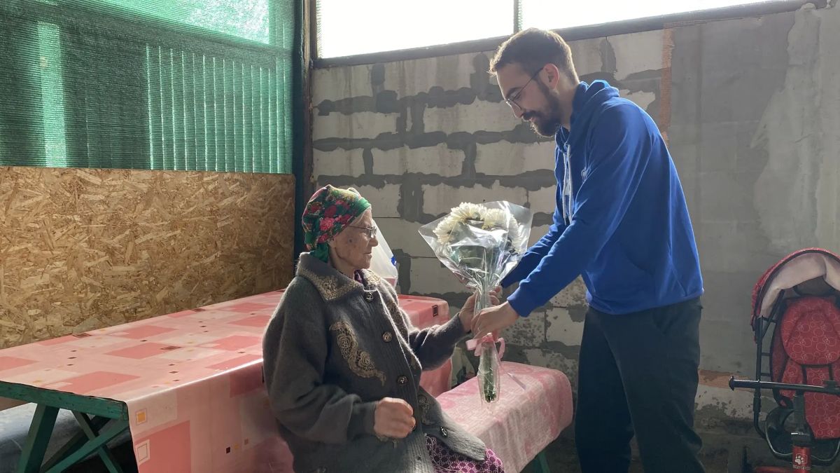 Она пекла хлеб для партизан Она пекла хлеб для партизан