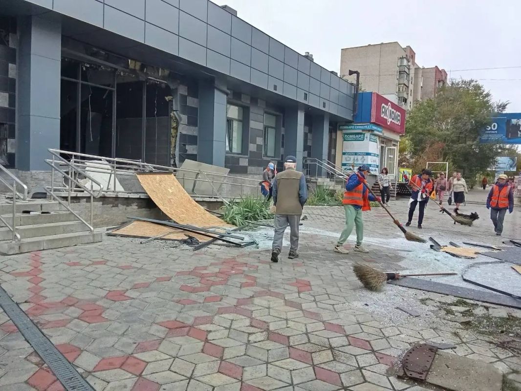 Первый заместитель Губернатора Херсонской области Павел Валерьевич Шувалкин и Старший вожатый «Движения Первых» Херсонской области Евгения Ястреб посетили Новую Каховку с рабочим визитом Первый заместитель Губернатора Херсонской области Павел Валерьевич Шувалкин и Старший вожатый «Движения Первых» Херсонской области Евгения Ястреб посетили Новую Каховку с рабочим визитом