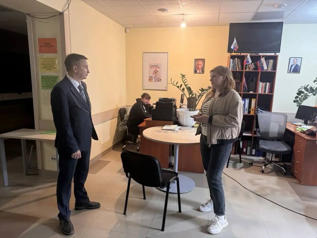 Первый заместитель Губернатора Херсонской области Павел Валерьевич Шувалкин и Старший вожатый «Движения Первых» Херсонской области Евгения Ястреб посетили Новую Каховку с рабочим визитом