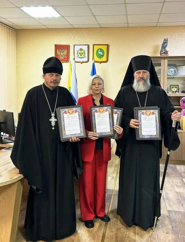 Провела рабочую с Преосвященнейшим епископом Скадовским и Алешкинским Иосифом и настоятелем Свято -Покровского храма протоиерем Геннадием