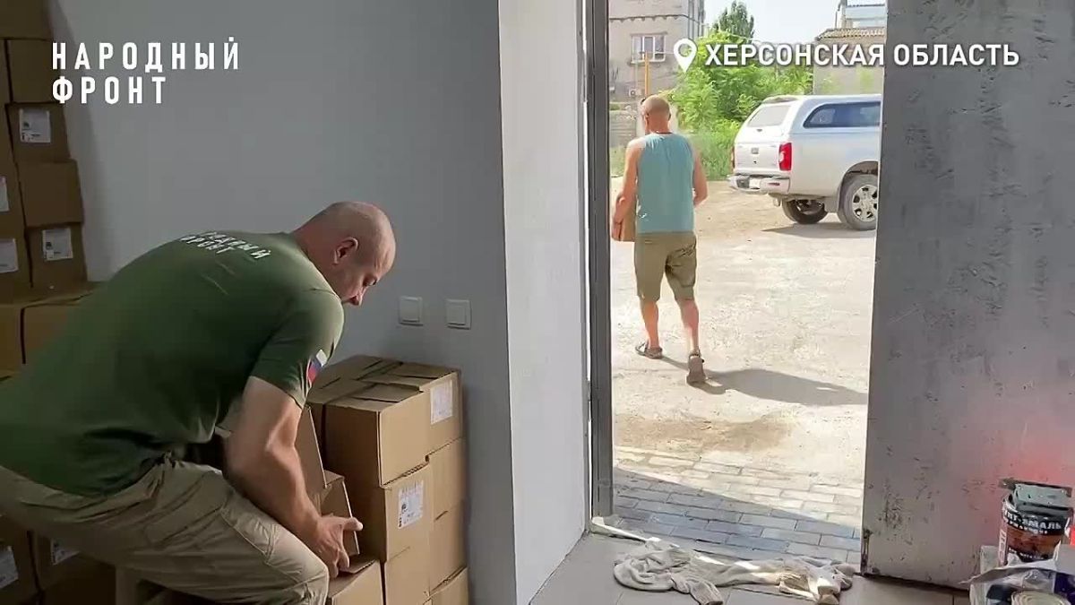 Всего 13 км от Днепра: Народный фронт доставил помощь больнице Херсонщины
