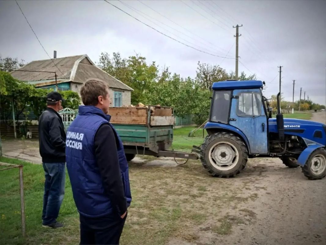 Владислав Никитенко оказал помощь семье, вынужденно покинувшей Раденск Алешкинского округа из-за обстрелов ВСУ