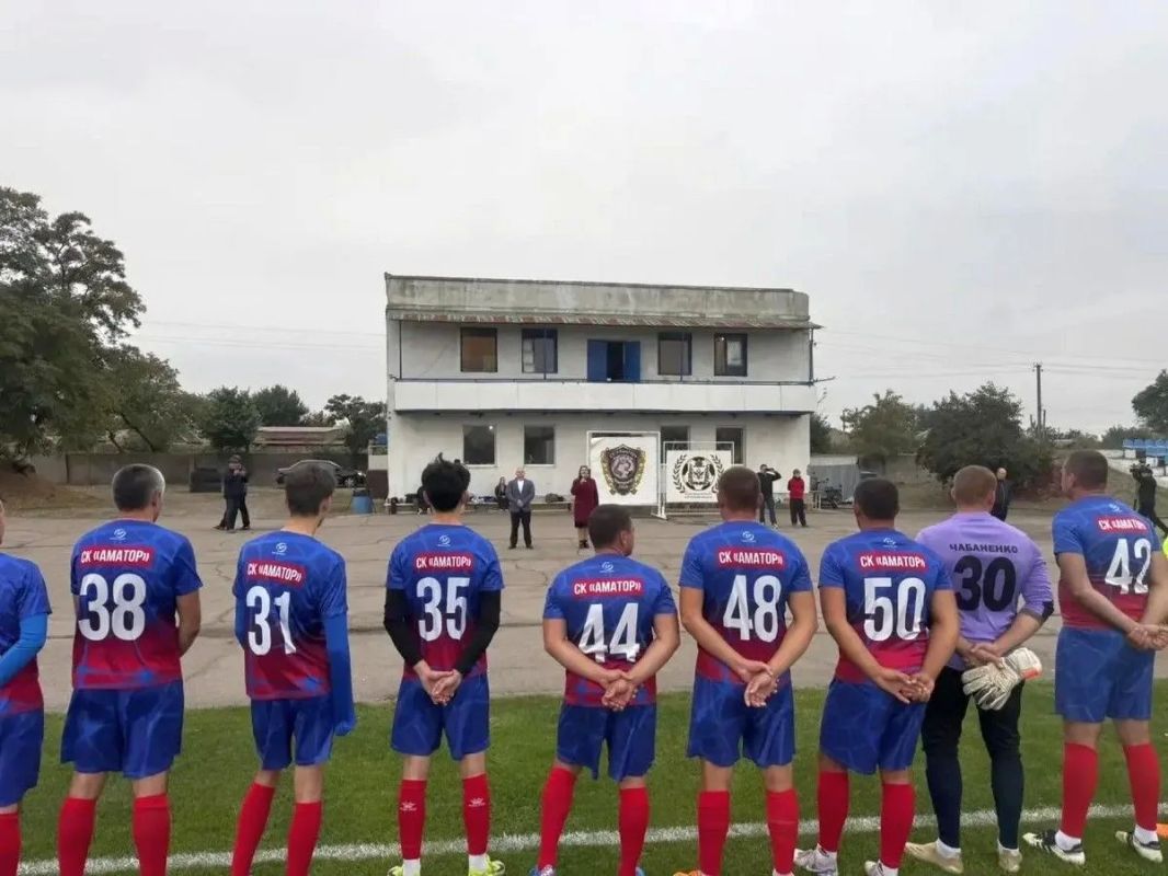 «Аматор» отметил 210-летие Новотроицкого матчем поколений «Аматор» отметил 210-летие Новотроицкого матчем поколений