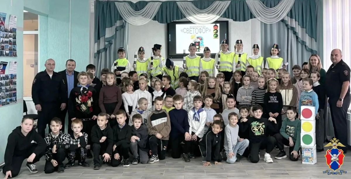 В Нижнесерогозском округе Херсонской области сотрудники Госавтоинспекции провели занятие с юными инспекторами движения