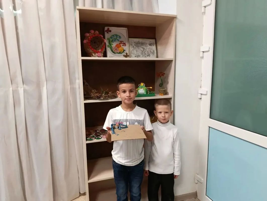 Мир своими руками: участники клуба «Таврида» попробовали себя в роли скульпторов! Мир своими руками: участники клуба «Таврида» попробовали себя в роли скульпторов!