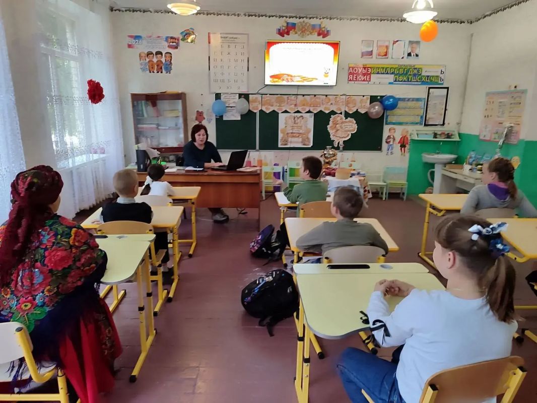 «Хлеб — всему голова!» . 16 октября, в рамках празднования Всемирного дня хлеба, Раздольненский сельский клуб совместно с педагогами ГБОУ ХО «Горьковская школа Каланчакского района» провёл для учащихся познавательное... «Хлеб — всему голова!» . 16 октября, в рамках празднования Всемирного дня хлеба, Раздольненский сельский клуб совместно с педагогами ГБОУ ХО «Горьковская школа Каланчакского района» провёл для учащихся познавательное...