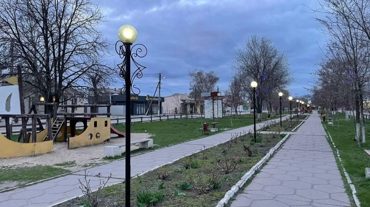Доброе утро, Херсонщина!. Ель рукавом мне тропинку завесила Доброе утро, Херсонщина!. Ель рукавом мне тропинку завесила