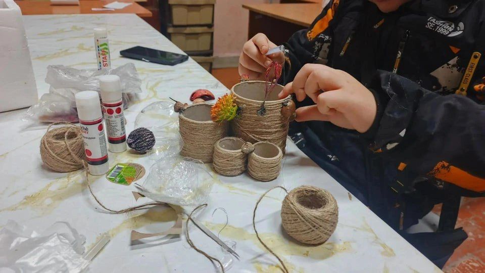 В Геническом округе дети смастерили органайзеры из подручных материалов