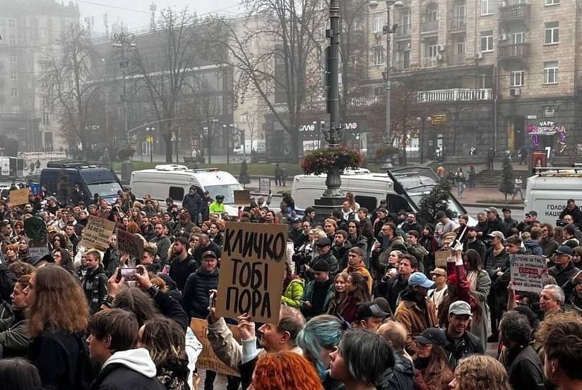 В Киеве прошел митинг за отставку мэра Виталия Кличко В Киеве прошел митинг за отставку мэра Виталия Кличко