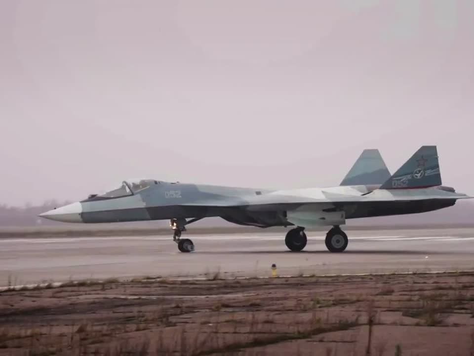В составе самолета-лаборатории на базе Су-57, новые турбореактивные двигатели 5+ поколения АЛ-51Ф проходят летные испытания, более мощные и экономичные