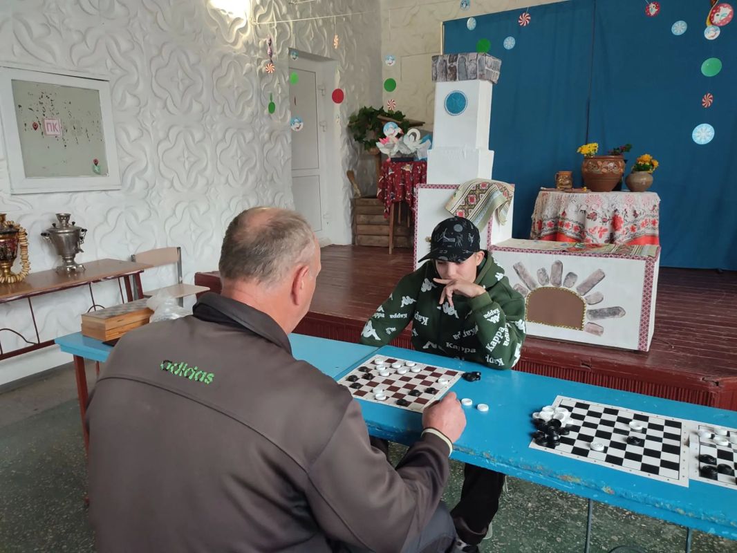 Папа — главный пример и опора: как в Долинском отметили День отца! В сельском Доме культуры села Долинское прошли тёплые и душевные праздничные мероприятия, посвящённые замечательному празднику — Дню отца Папа — главный пример и опора: как в Долинском отметили День отца! В сельском Доме культуры села Долинское прошли тёплые и душевные праздничные мероприятия, посвящённые замечательному празднику — Дню отца