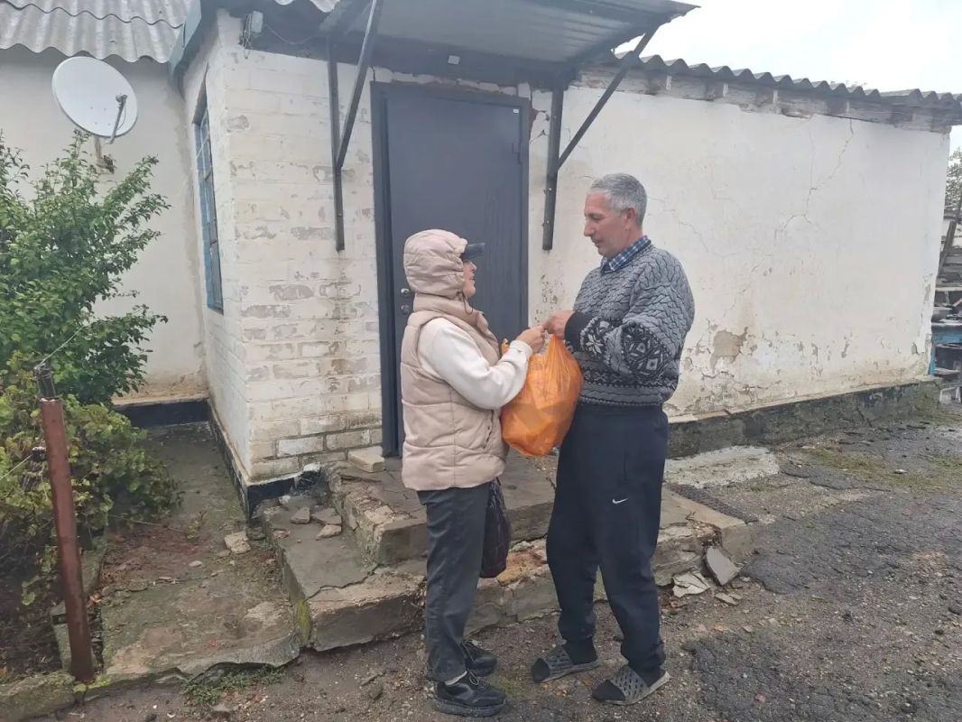 В Новосеменовском территориальном отделе каждый месяц проходит акция поздравления юбиляров! В Новосеменовском территориальном отделе каждый месяц проходит акция поздравления юбиляров!