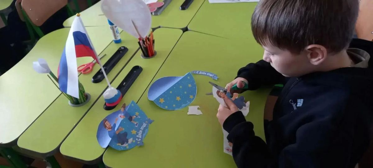 «Самый лучший на свете!»: в Приморском Доме культуры дети готовили подарки для пап «Самый лучший на свете!»: в Приморском Доме культуры дети готовили подарки для пап