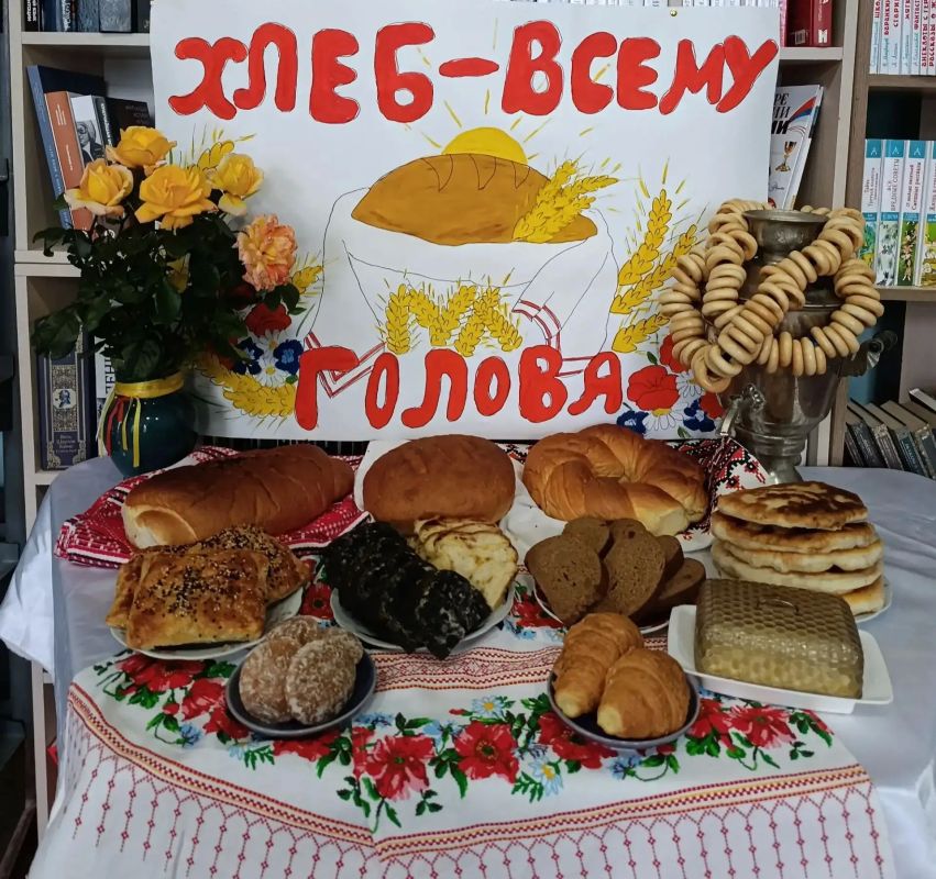 В Красноподольской библиотеке в День хлеба прошло мероприятие «Слава хлебу на столе» В Красноподольской библиотеке в День хлеба прошло мероприятие «Слава хлебу на столе»