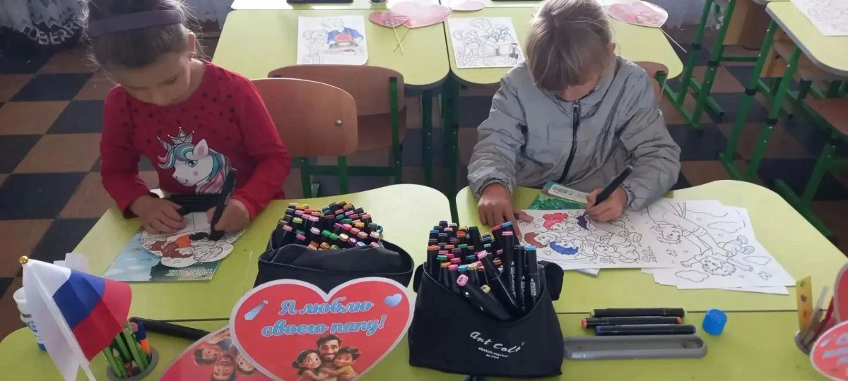 «Самый лучший на свете!»: в Приморском Доме культуры дети готовили подарки для пап «Самый лучший на свете!»: в Приморском Доме культуры дети готовили подарки для пап