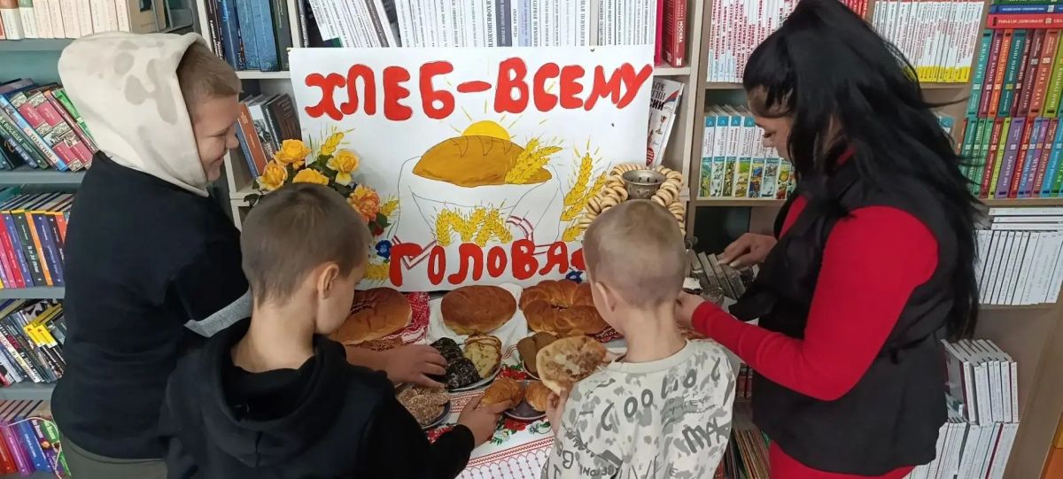В Красноподольской библиотеке в День хлеба прошло мероприятие «Слава хлебу на столе» В Красноподольской библиотеке в День хлеба прошло мероприятие «Слава хлебу на столе»