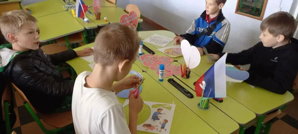 «Самый лучший на свете!»: в Приморском Доме культуры дети готовили подарки для пап «Самый лучший на свете!»: в Приморском Доме культуры дети готовили подарки для пап