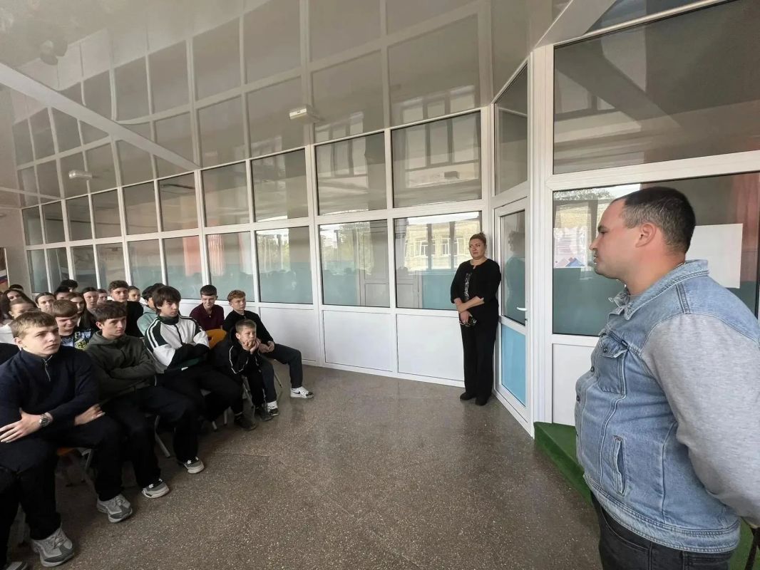 Будущее начинается сегодня: профориентационная встреча в Асканийской школе Будущее начинается сегодня: профориентационная встреча в Асканийской школе