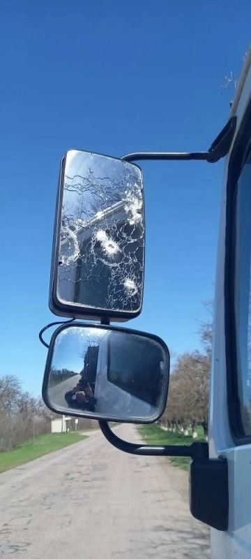 Каждый маршрут — под угрозой: 20 единиц спецтехники повреждено в Херсонской области
