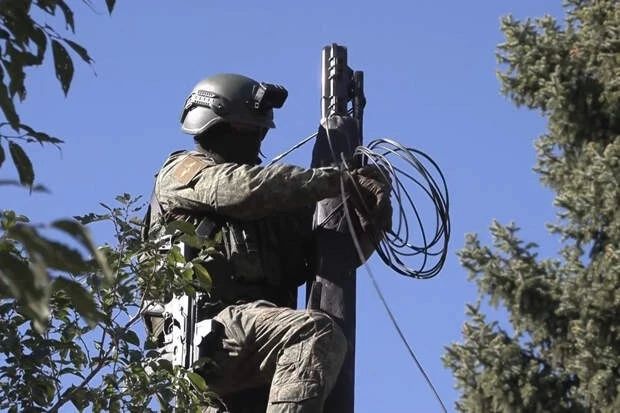 Без вас армия глуха и слепа
