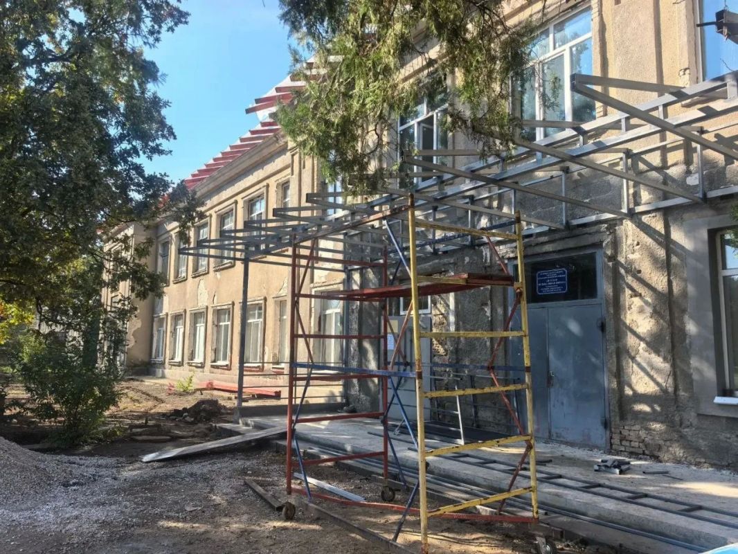 Ремонтные работы в детской музыкальной школе Аскании-Нова идут по графику, сообщил Артём Лагойский
