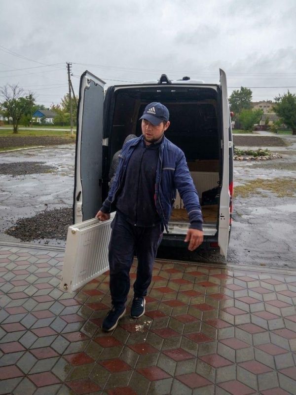 Специалисты из Адыгеи приступили к установке радиаторов в Доме культуры села Петровка Специалисты из Адыгеи приступили к установке радиаторов в Доме культуры села Петровка