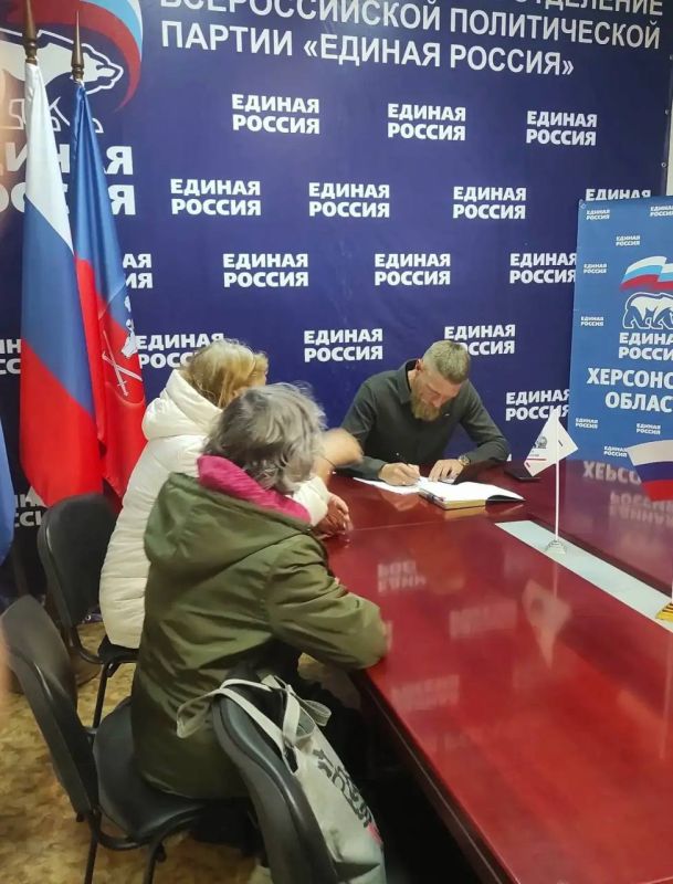 Приём граждан провел депутат Каховского Совета депутатов от партии «Единая Россия» Роман Назаров Приём граждан провел депутат Каховского Совета депутатов от партии «Единая Россия» Роман Назаров