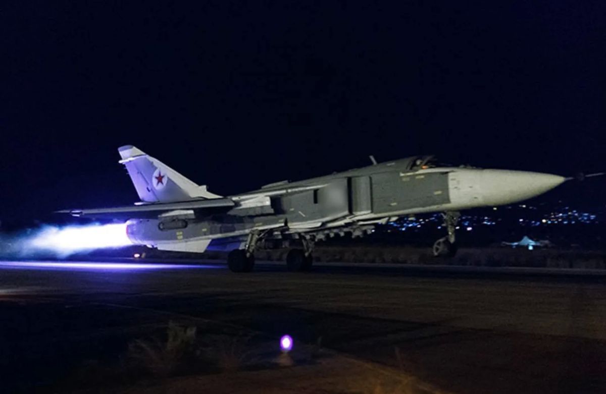Когда фронтовой бомбардировщик Су-24М ВКС России рвется в небо для борьбы с терроризмом! Форсаж двигателей АЛ-21Ф обеспечивает достаточную тягу для подъема с боевой нагрузкой!