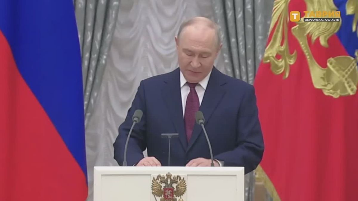 Владимир Путин поздравил сотрудников и ветеранов Федеральной таможенной службы с 35-летием современных таможенных органов