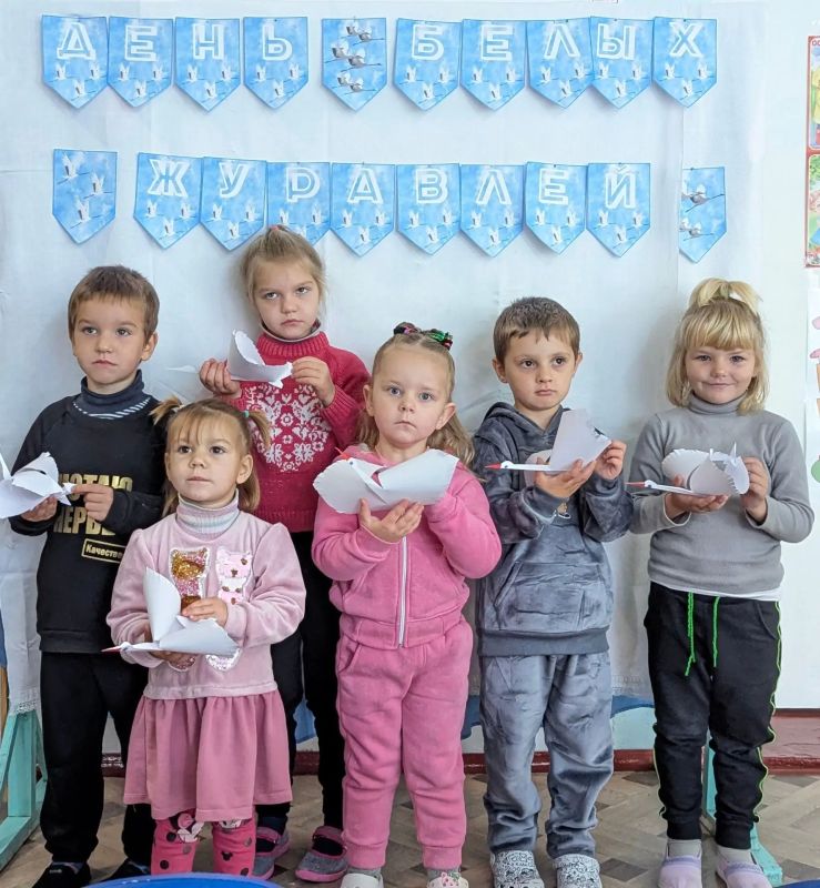 Сегодня в Раздольненском детском саду состоялось памятное мероприятие, приуроченное ко Дню Белых журавлей — дню светлой памяти всех солдат, погибших на полях сражений